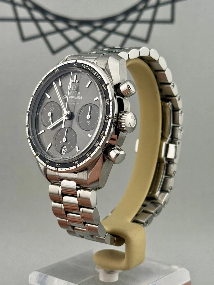 Omega Speedmaster 324.30.38.50.06.001, photo 3 of 5