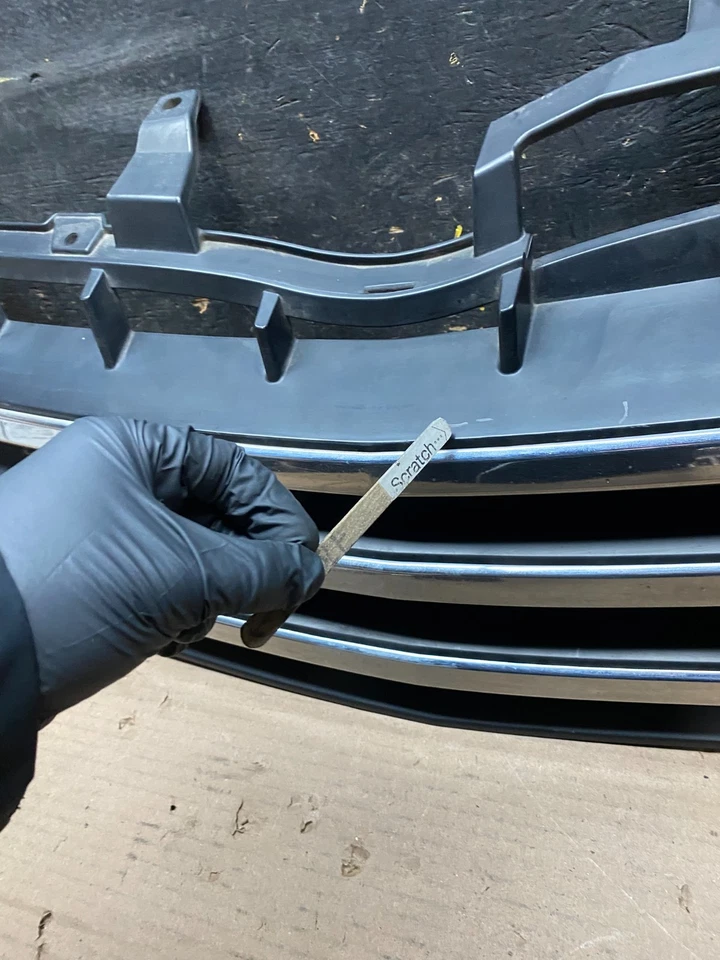 Parrilla superior parachoques delantero Kia Borrego 2008 a 2012 OEM U7858 DG Foto 4 de 4