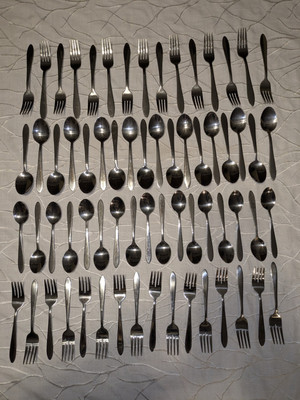 Oneida Stainless Steel Flatware 66 Piece Set Service For 15 + Extras