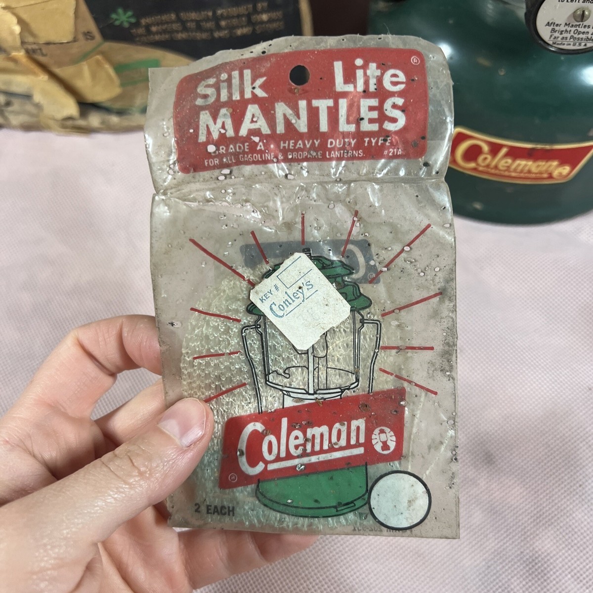 Vintage 1965 Coleman 220F 195 green camp lantern w/original