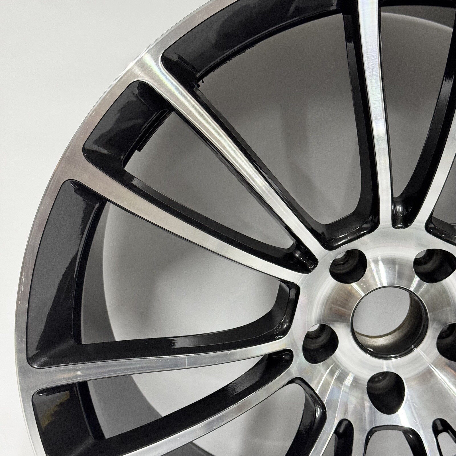 (1) McLaren 570S MACHINED BLACK Rear Wheel 10JX20” P/N 13B0566CP OEM