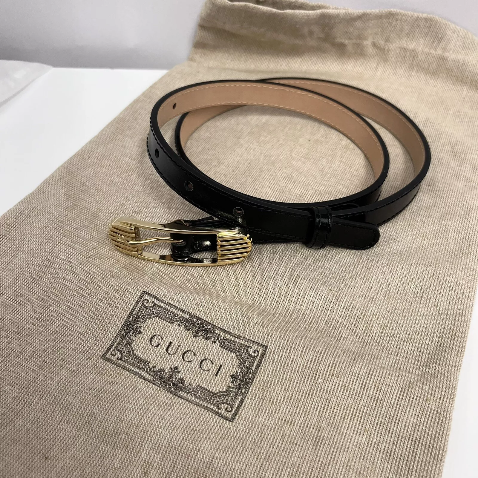 Authentique ceinture Gucci cuir noir boucle dorée neuve sans étiquette d'une veste Gucci taille 42