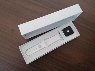 Apple Watch Series 6 GPS 40 mm Silber/Weiß - Apple Smartwatch 6 / 3 Jahre Gewähr