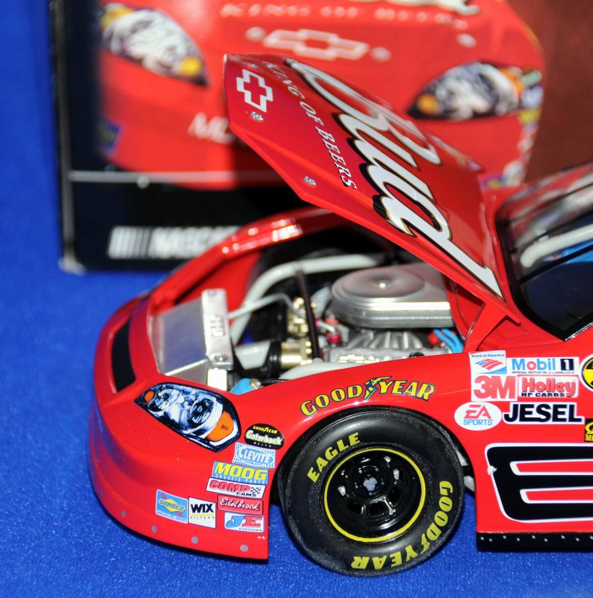 2007 1/18 Die Cast Dale Earnhardt Jr #8 Budweiser 2007 Monte Carlo