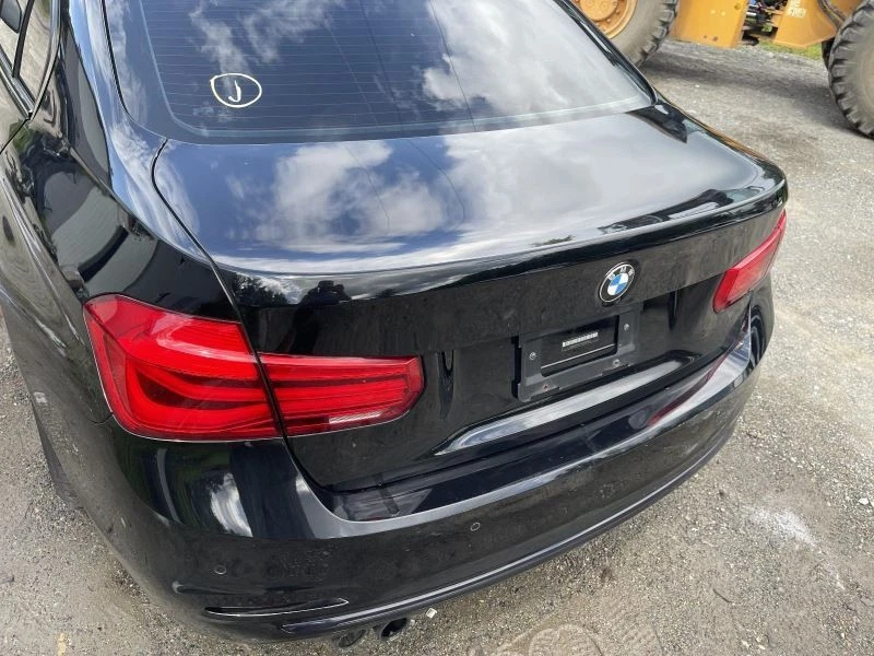 BMW 330i 2017 tapa de cubierta negra Foto 3 de 4