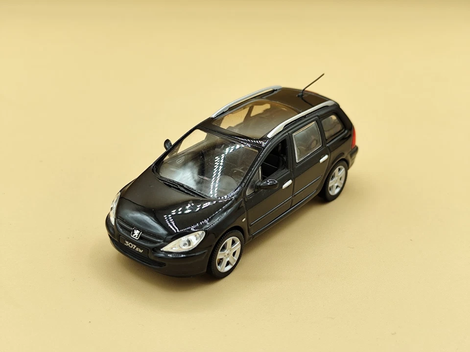 1/43 Peugeot 307 SW Break Noir 2002 Norev ref: 473715 - Photo 1/3