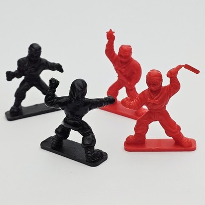 4x Miniatur 2'' Spielfiguren BLACK NINJA vs. RED SHINOBI Samurai Ronin Bushido