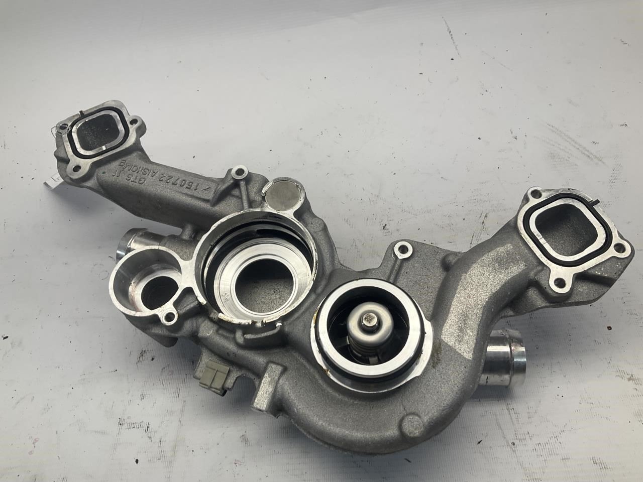 21-26 Bentley Bentayga 4.0L Water Pump Thermostat Housing Assembly T
