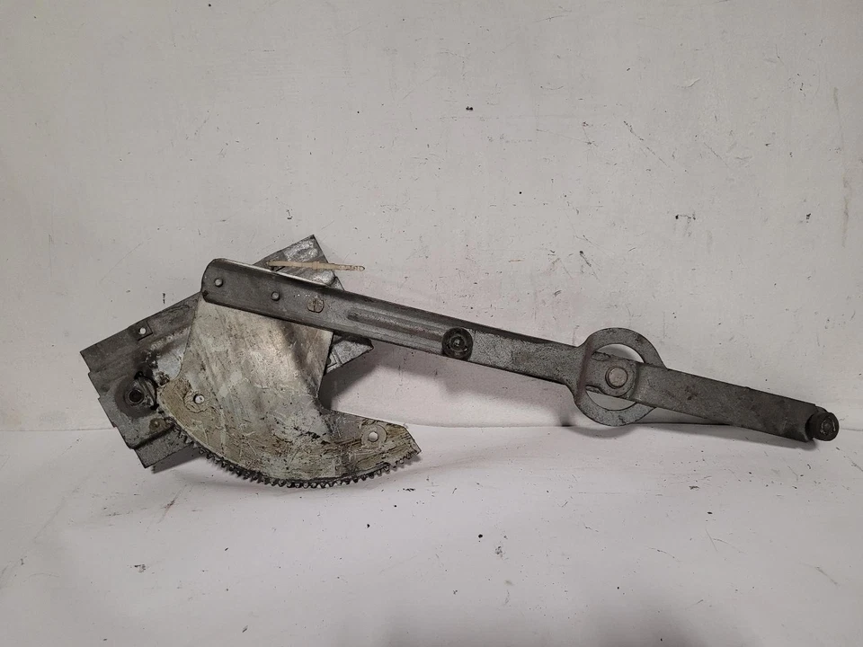 Used Front Right Door Window Regulator Front fits: 1985 Chevrolet 20 PICKUP manu Foto 2 de 4