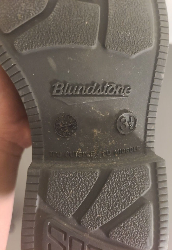 ONLY WORE FEW TIMES Blundstone Womans Leather Boots US6.5 AU3.5 Black Chisel Toe - Image 4 of 4