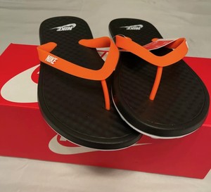 nike flip flops size 15