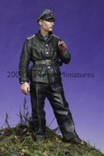 ALPINE MINIATURES 1:35 SET 35045 WWII GERMAN LATE WAR WSS PANZER NCO 1