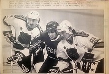 1987 QUEBEC CITY NHL ALL-STAR MARIO LEMIEUX IGOR LARIONOV SOVIET UNION PHOTO HOF