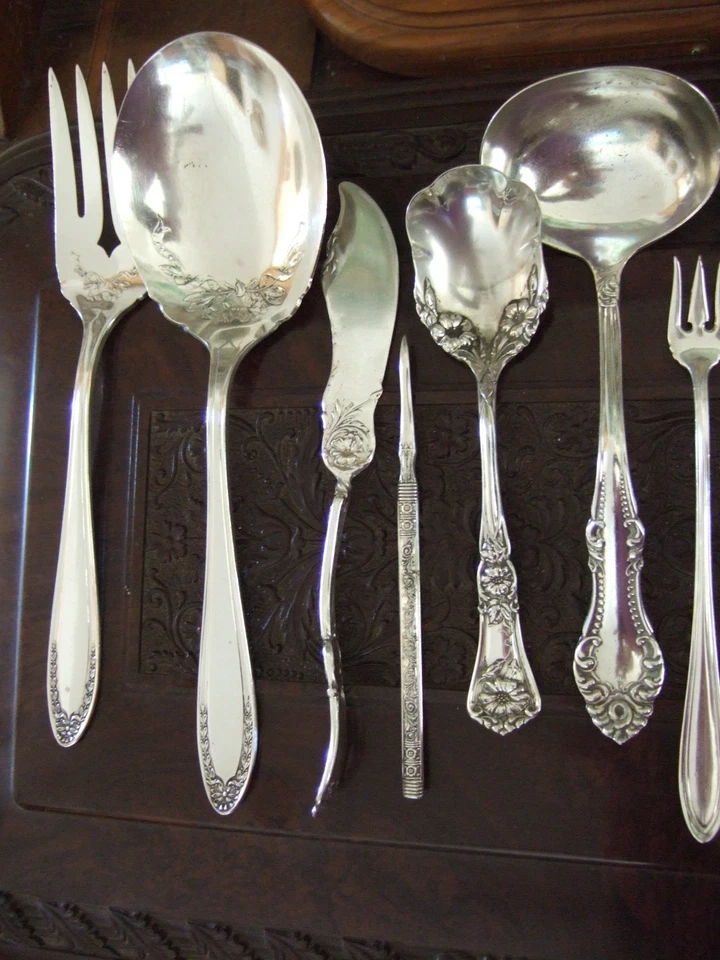 Lote de 10 HERMOSAS PIEZAS ANTIGUAS PARA SERVIR DE PLATA Grandes Marcas y Patrones Foto 2 de 4