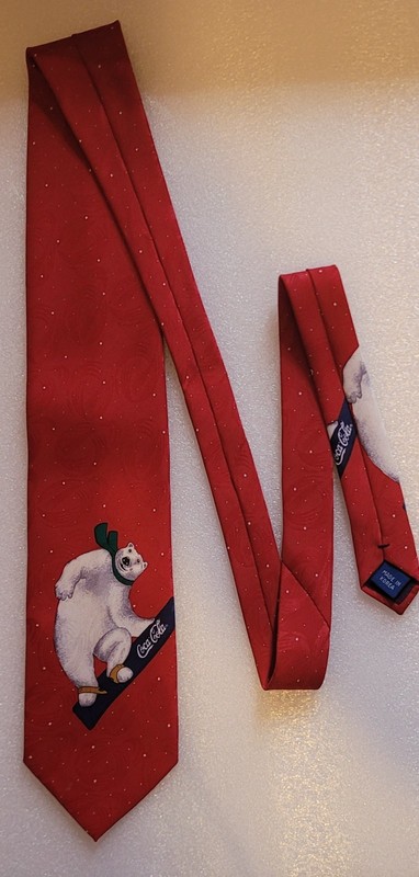 Coka Cola Polar Bear Tie, Polyester Red 59" X 3.75", Preowned.