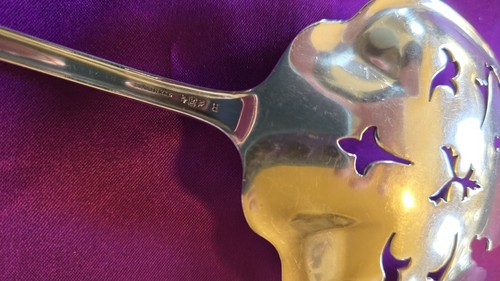 Clovelly Reed & Barton Sterling Silver Large Pierced Serving Salad Fork Hepplewh - Picture 2 of 4