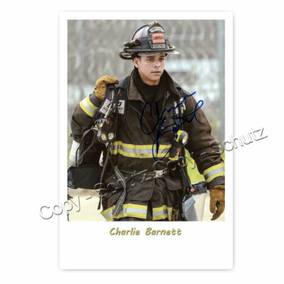 Charlie Barnett als Peter Mills aus Chicago Fire - Autogrammfotokarte