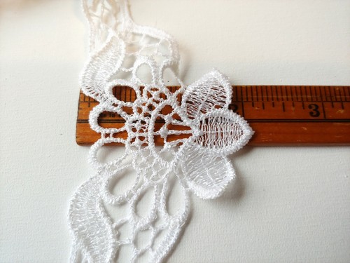 Vintage Lace Appliques 8 White Fabric Flower 1993 Cutter's Lot Scrapbooking - Picture 6 of 6