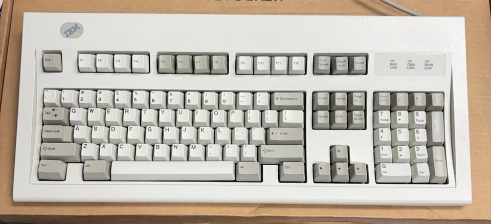 Neu-in-Box IBM Model M Tastatur 1996/1997 PS/2 kabelgebunden mit Adapter Clicky