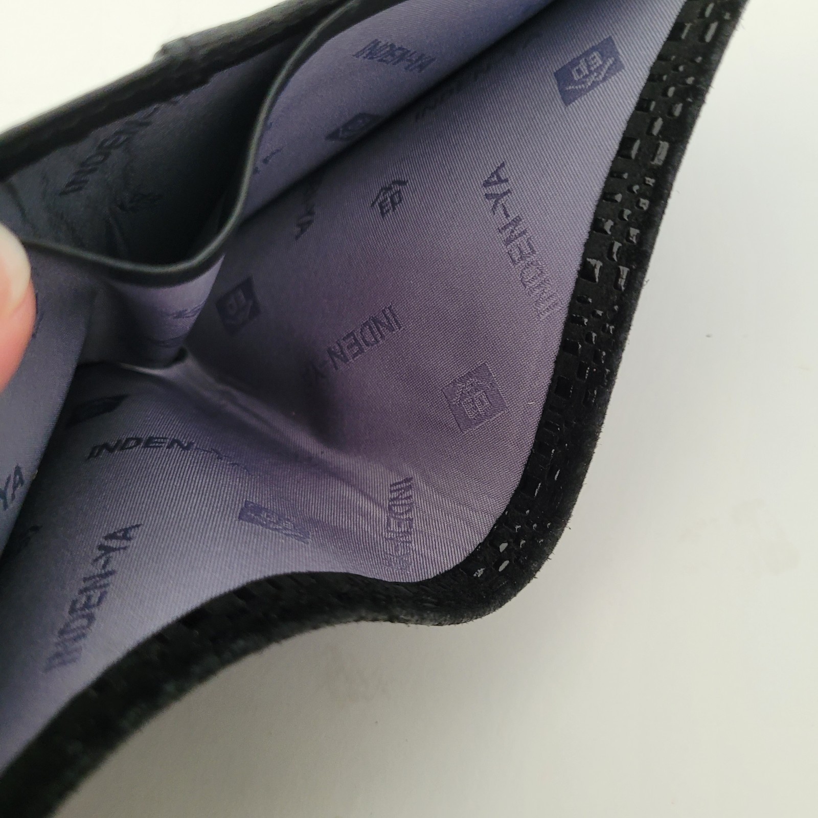 Inden-Ya Mens Bifold Wallet Black Leather Card Bill Coin Holder Compact Glam 