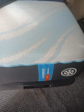  TempurPedic LuxeBreeze Hybrid  full mattress  machinery as well(accept offer) ￼