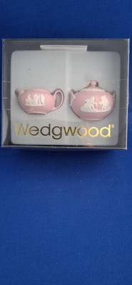 Wedgwood Miniatur rosa Jasperware - Milchkännchen und Zuckerdose mit Deckel - verpackt