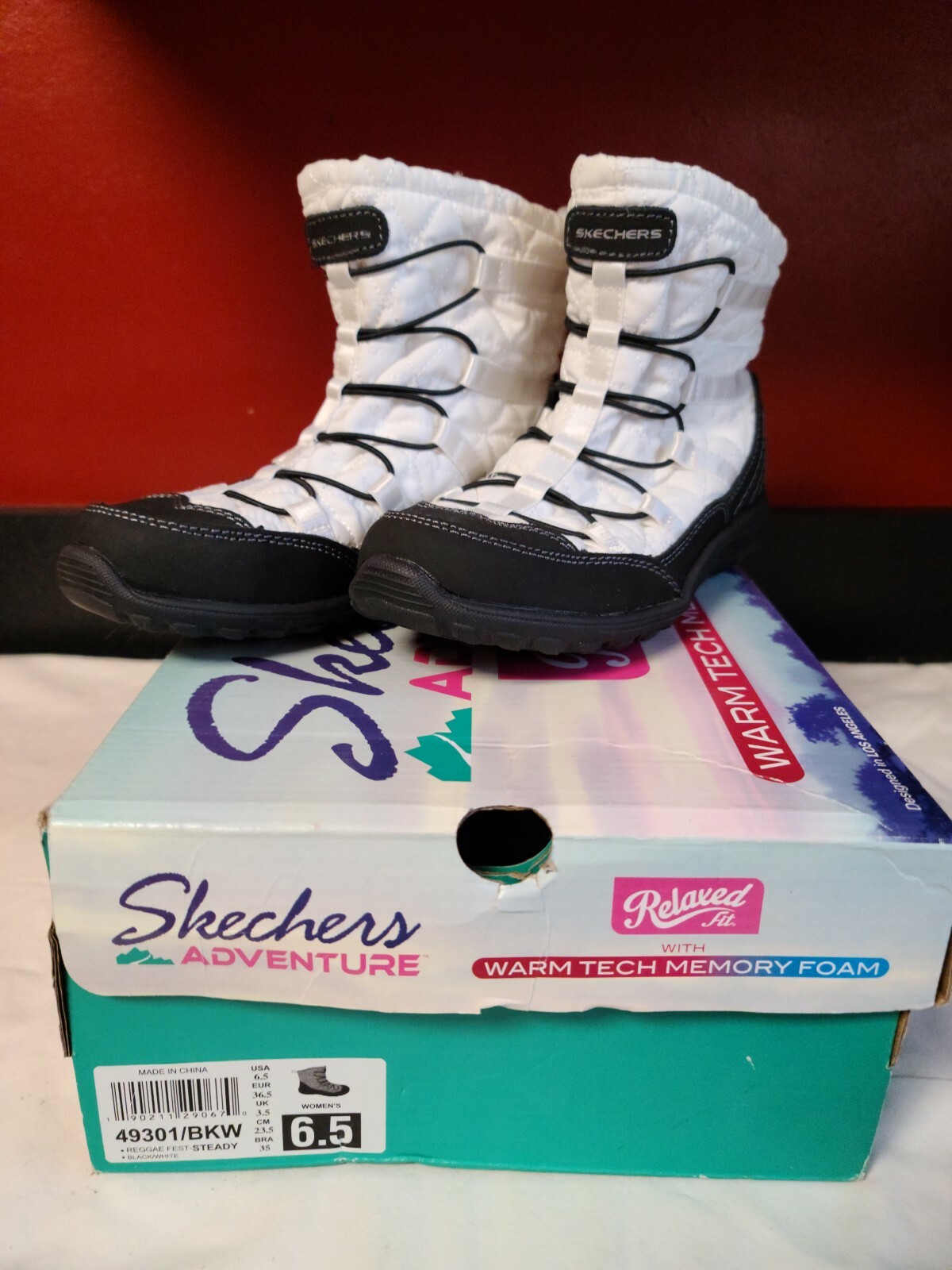 skechers women's reggae fest steady quilted bungee ankle bootie