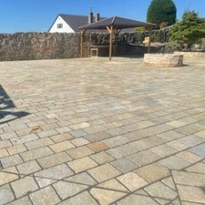 Yellow Limestone cobble setts edging patio Indian stone paving 200x150MM