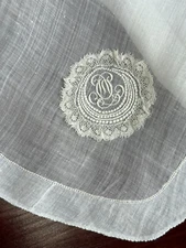ANTIQUE LACE - FINE LINEN HANDKERCHIEF with Monogram - late 19th century