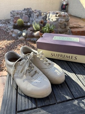 Supremes by Softspots Shoes Womens 8WW Marathon Casual Sneakers Cream Leather