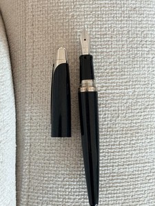 Dunhill fountain pen ad2000