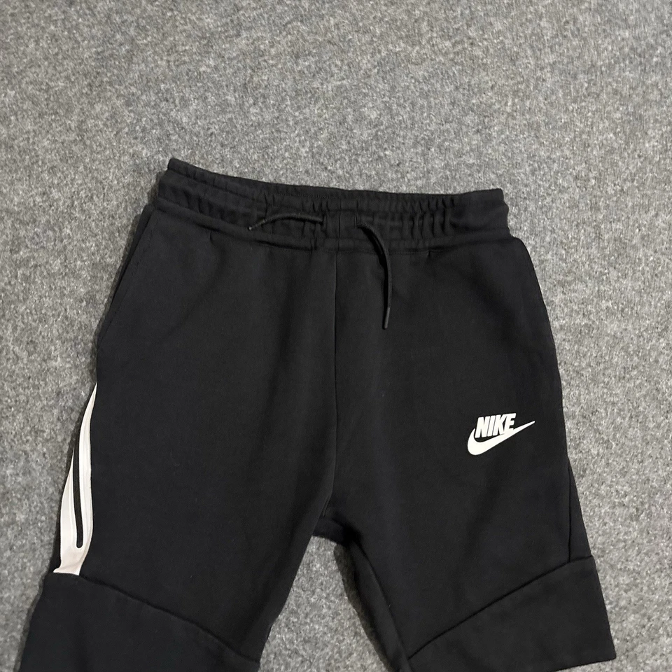 Nike Tech Fleece Shorts Boys Size Medium Black - Image 4 of 4