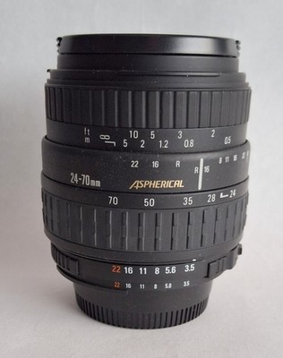 Sigma Zoom Objektiv 24-70mm UC F/3.5-5.6 AF für Nikon F, sehr guter Zustand