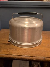 Vintage Aluminum Locking Cake Carrier Black Handle Made In USA. 