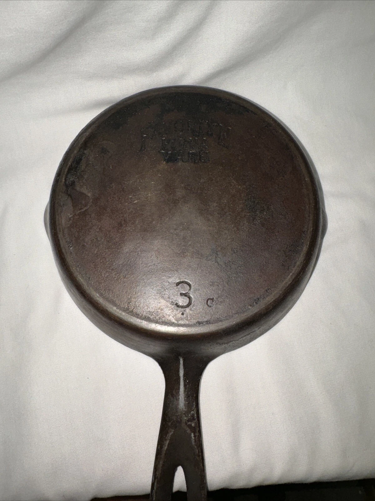 Cast Iron Skillet #3, Favorite Piqua Ware / Smiley Face Logo, Double Spout