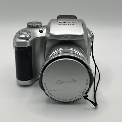 Fujifilm FinePix S Series S3000 3.2MP Digital Camera - Silver - TESTED - WORKING