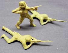 3 VINTAGE ARMY MEN MADE IN HONG KONG TAN IN COLOR ARMY/MARINE 60's-70' .. marx