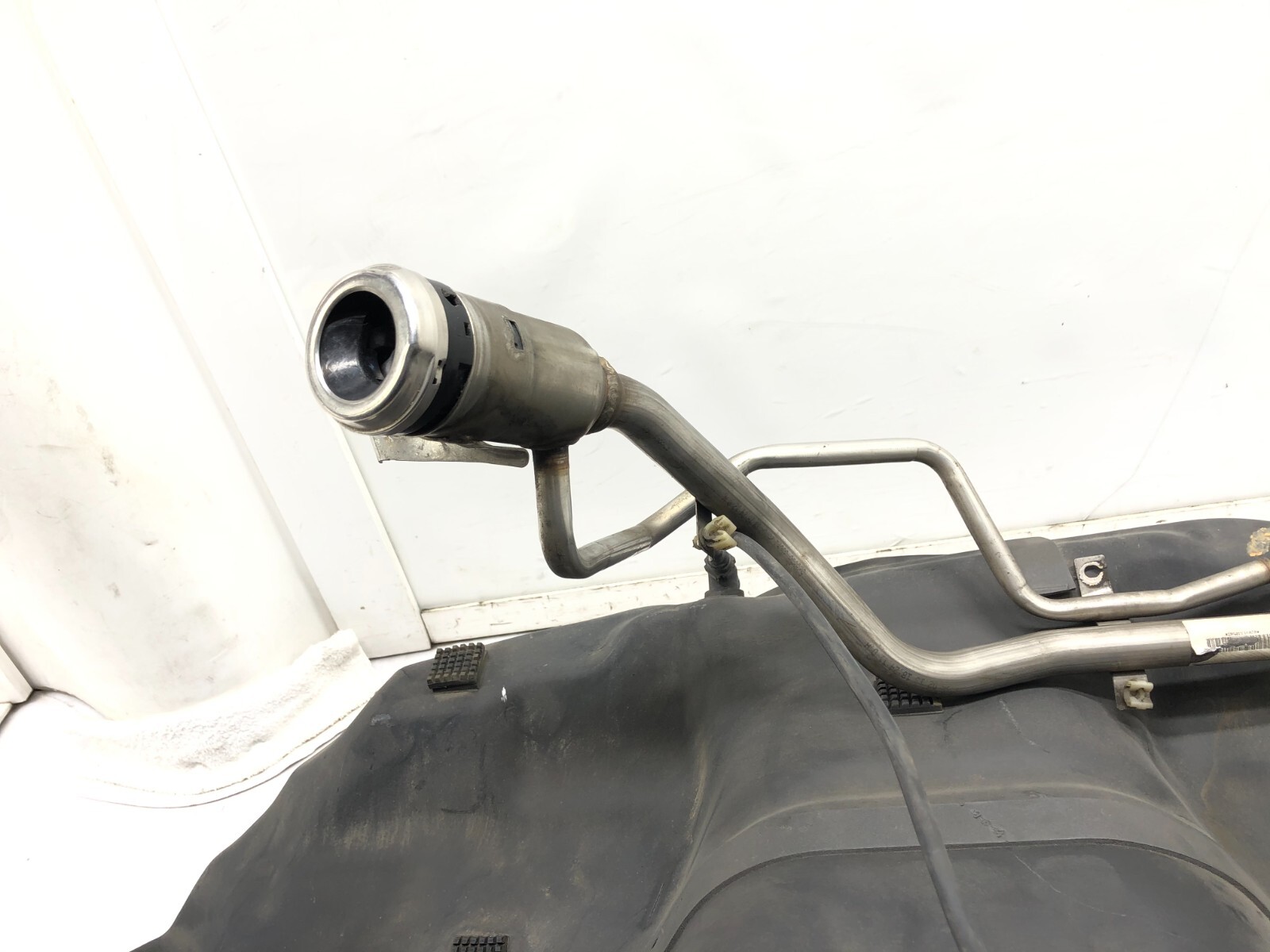 2014-2017 MASERATI GHIBLI FUEL GAS TANK RESERVOIR OEM.