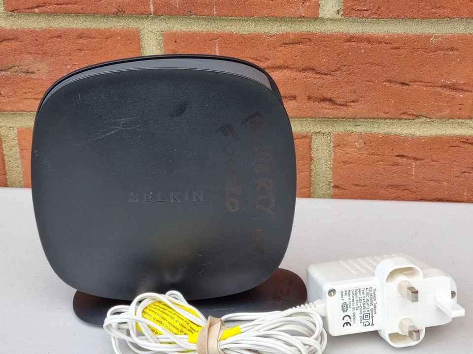 Belkin Surf N300 Wireless N Modem Router. It comes with power adapter - Image 3 of 4