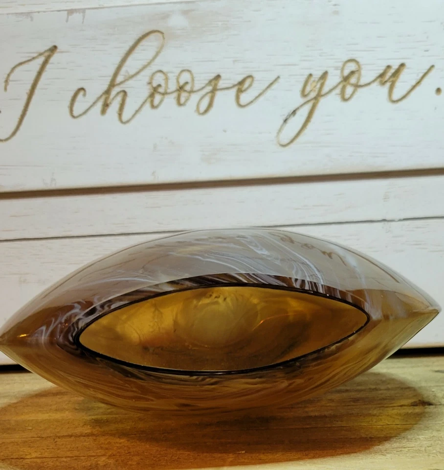 Jarrón con patrón de remolino marrón y blanco Foto 3 de 4