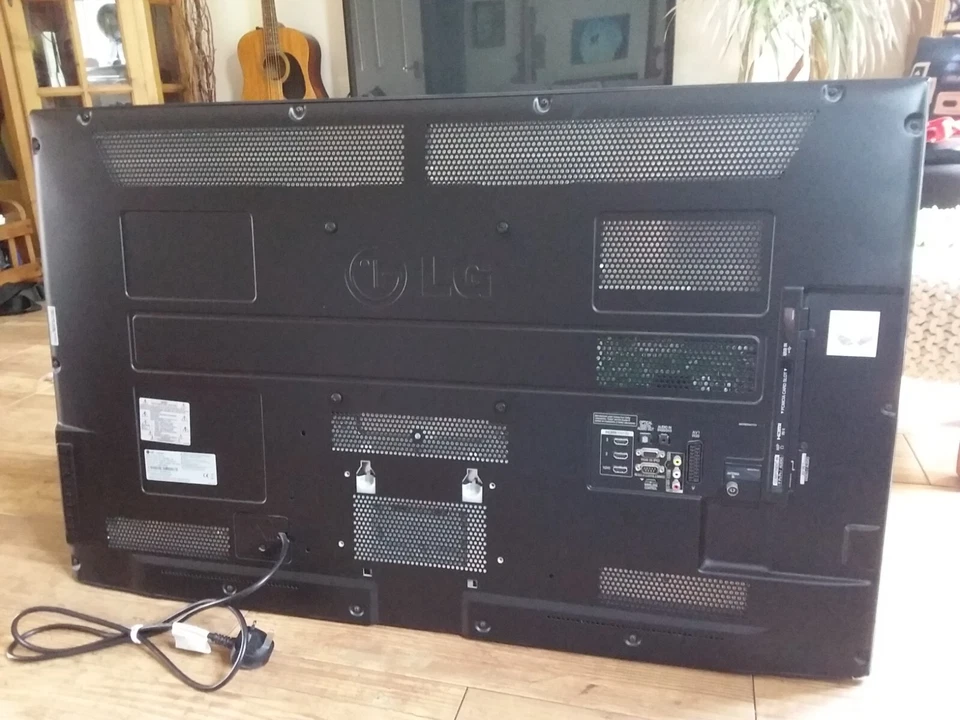 LG 42LE4500 42" 1080p HD LCD TV / LED Television - SPARES OR REPAIRS - ANGLESEY - Image 2 of 4