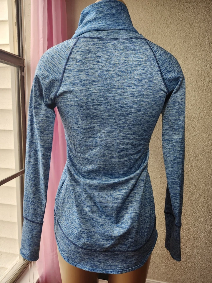 Top deportivo Reebok pequeño azul capucha cuello pulóver manga larga agujeros para el pulgar nuevo sin etiquetas  Foto 4 de 4