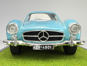 Vends Miniature BURAGO Mercedes-Benz 300 SL (1954) 1:18