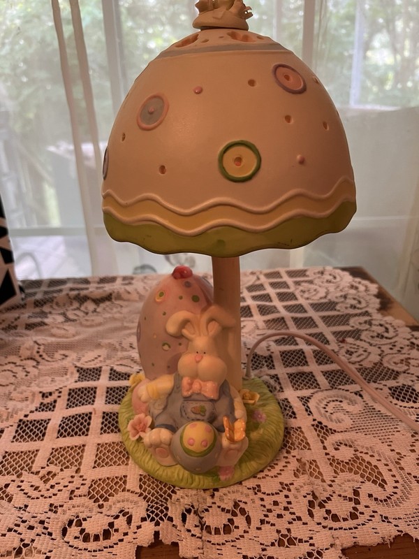 VTG  Bunny Rabbit Nightlight Accent Lamp Eggs Flowers Butterfly Yellow Works