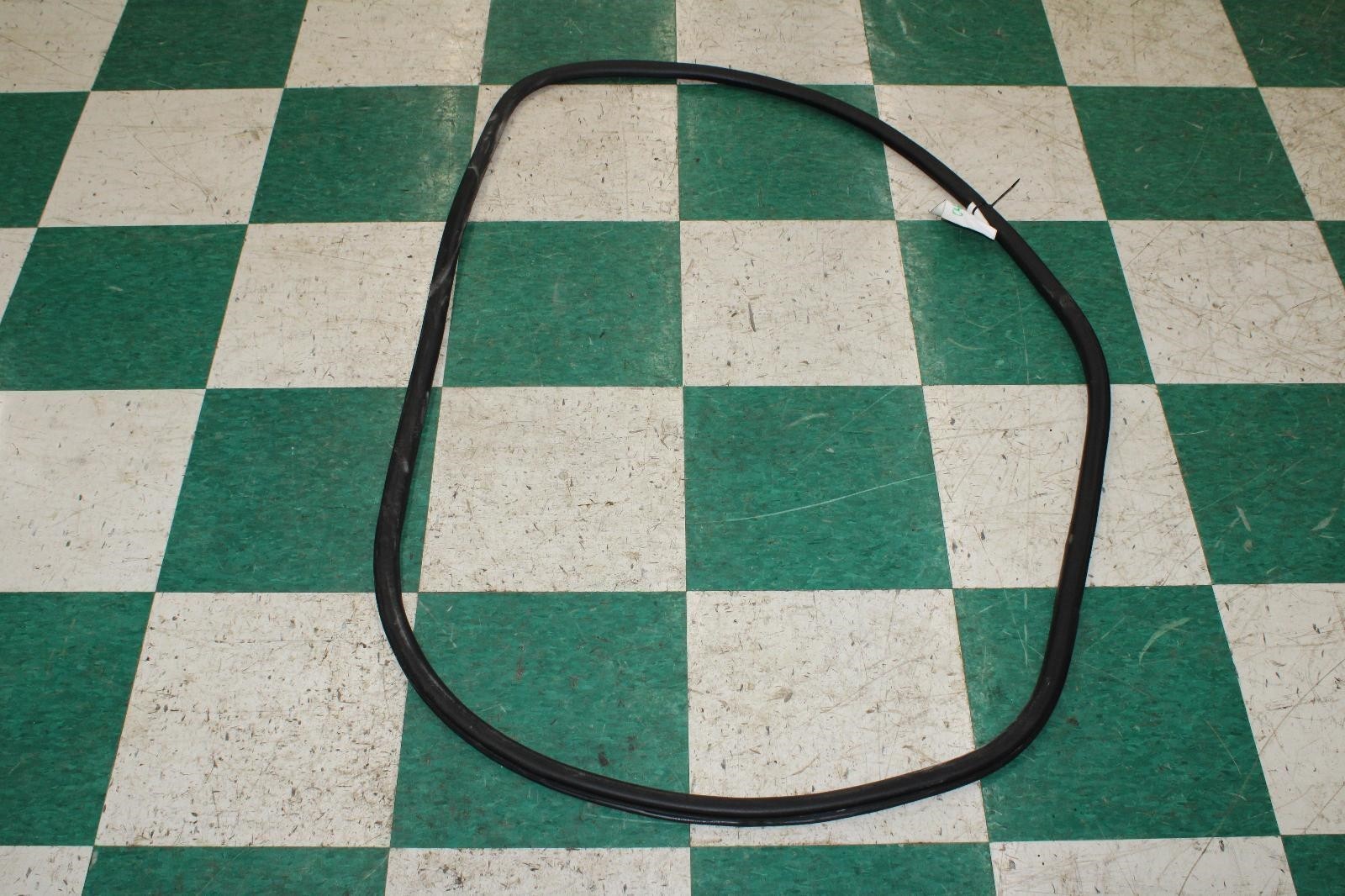 13-18 Flying Spur Black Front Passenger Right RH RF Door Seal Weather Stripping