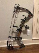 Mathews Z7 Extreme RH Compound Bow Draw Weight 70 Length 28 Lost Camo 