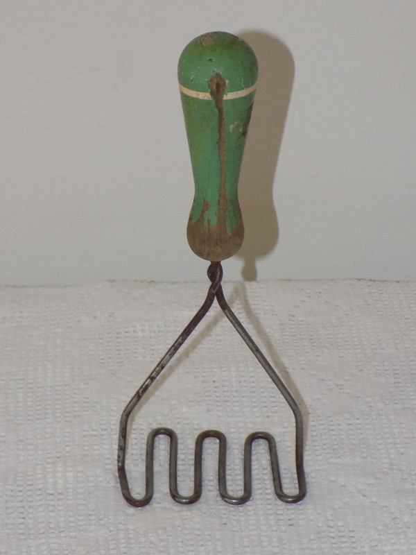 VTG Green Wood Handle White Stripe Potato Masher 9 inch