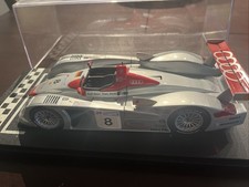 Audi R8 Le Mans Sieger 2000 – Maisto 1:18 – Made in Thailand – mit Vitrinenbox