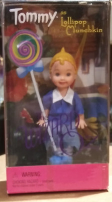 BARBIE TOMMY NRFB LOLLIPOP KID MUNCHKI WIZARD OF OZ #74299-25819 1999 MIB BOX C9