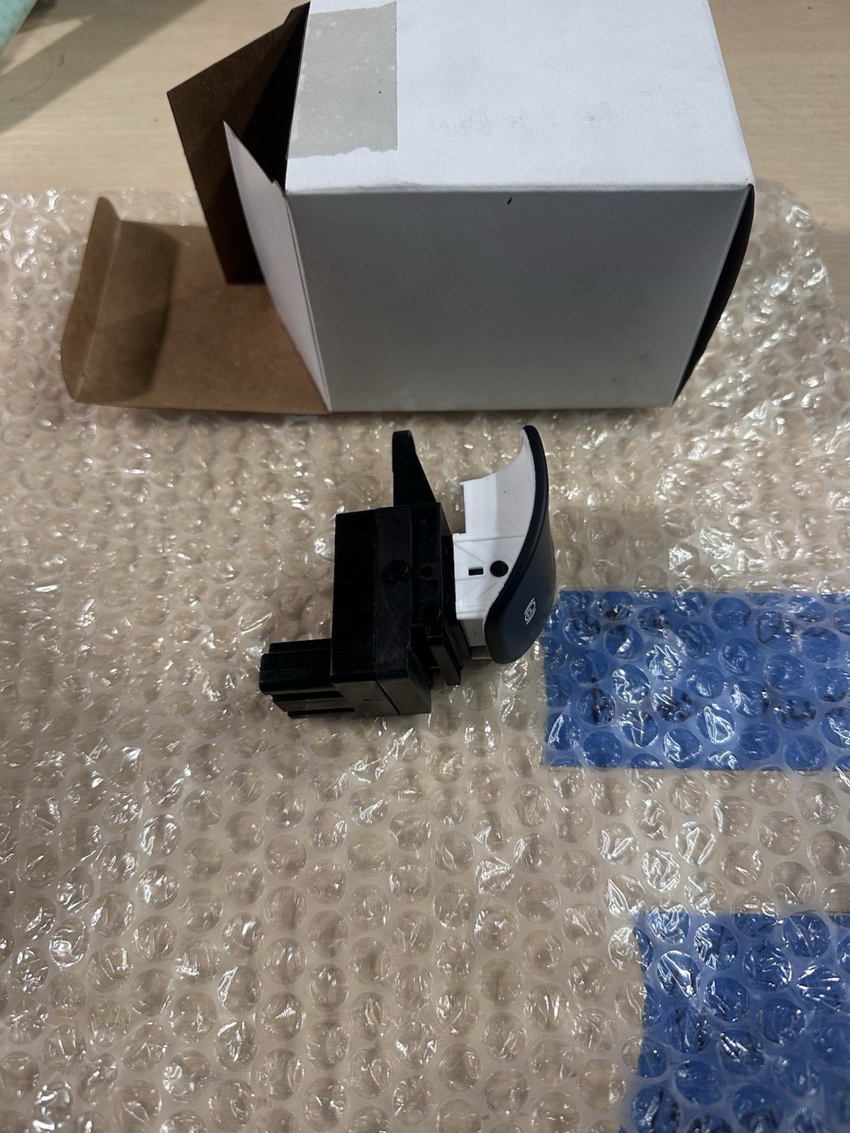 Electronic Hand Brake Switch Button 13MA335CP For McLaren 540 570s